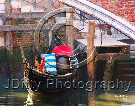7389_Gondola Awaits